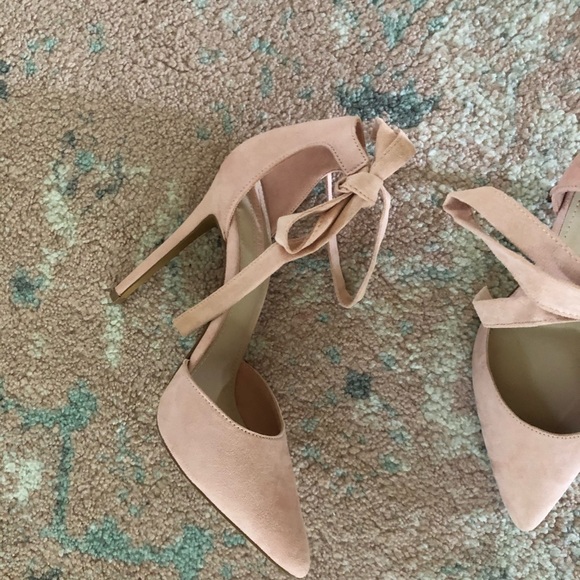 Pink faux suede heels - Picture 2 of 3